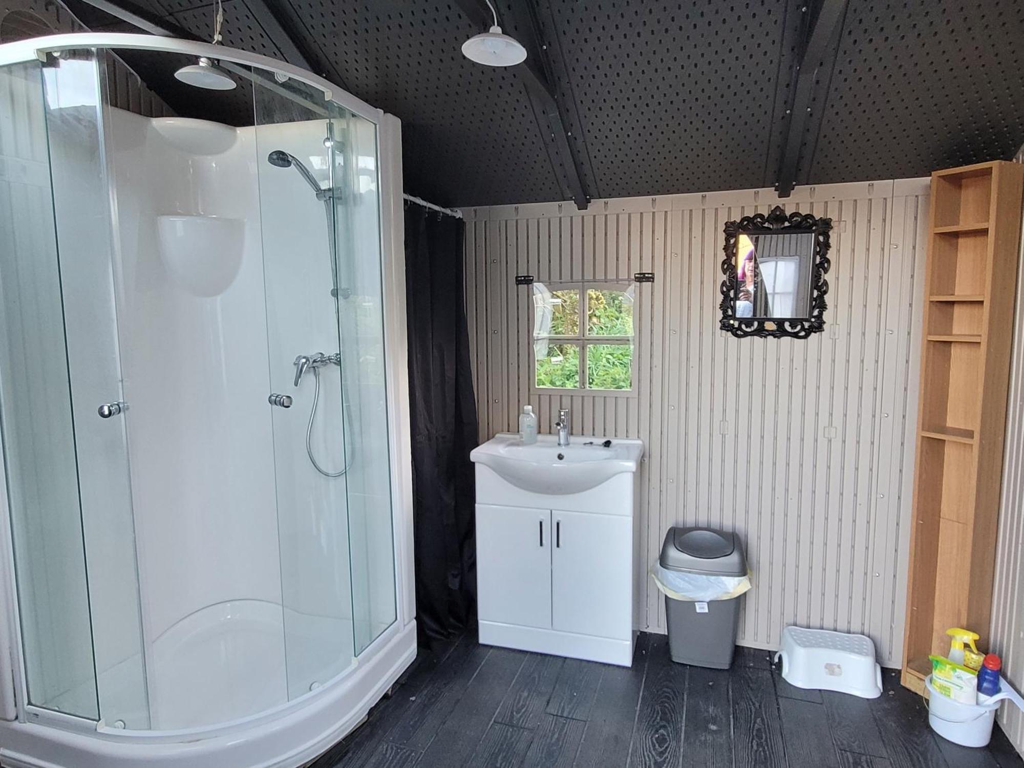 Budget Stay, In Lovely Private Setting With Rustic Charm, Log Burner, Fire Pit, Campers Kitchen & Eco Loo No Bedding Supplied Narberth Buitenkant foto